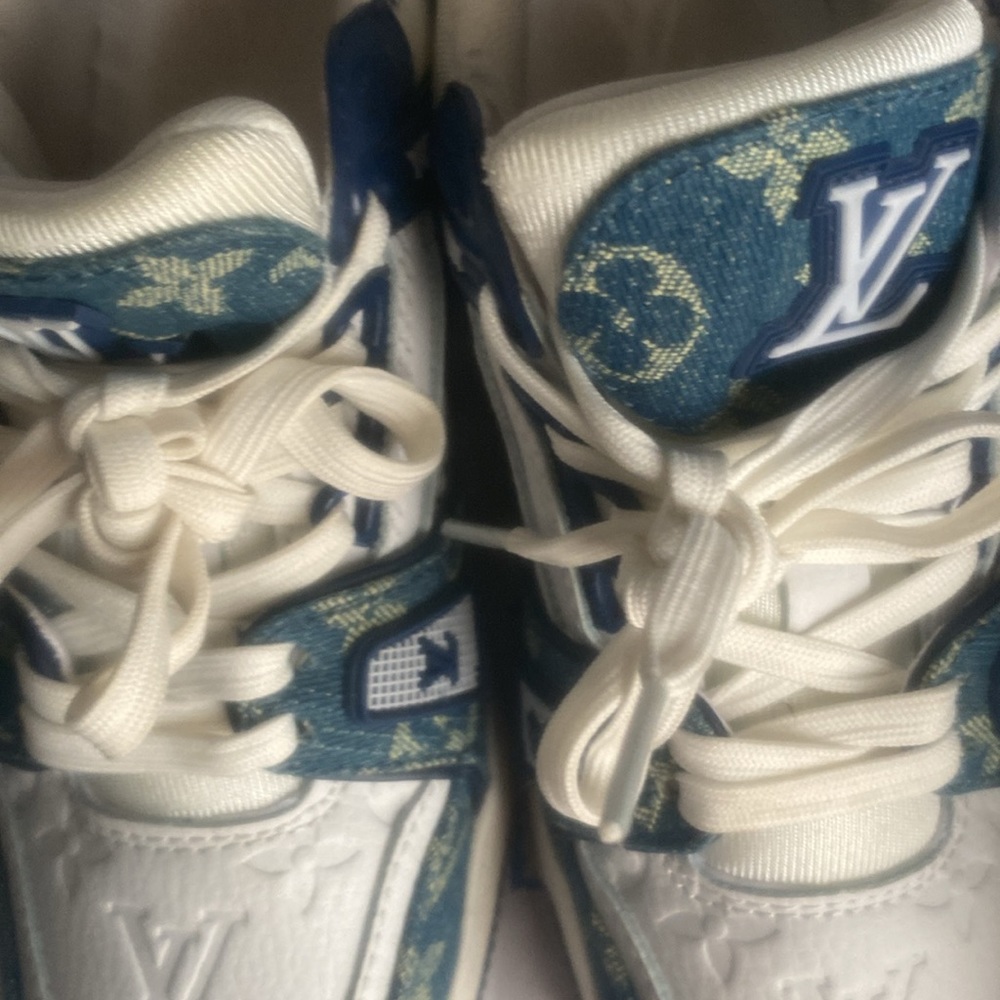 Louis Vuitton trainers - Picture 6 of 8
